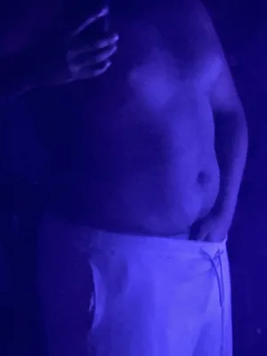 looking for some slutty gay bottoms to call, text and worship me 