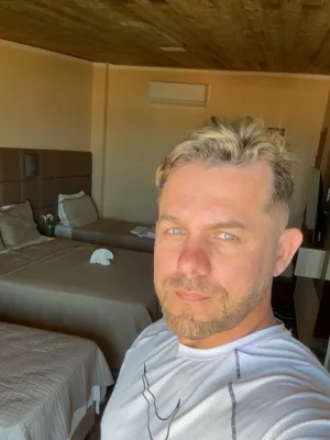 Connfident Straight Guy Lets s Talk