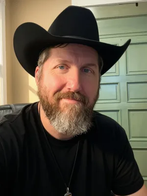 Married, 53, thick beard, deep drawl. Bulls, BBC, cuck, feet and I know my place.