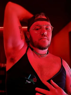 Upped my T and VERY horny let\'s chat and stroke together